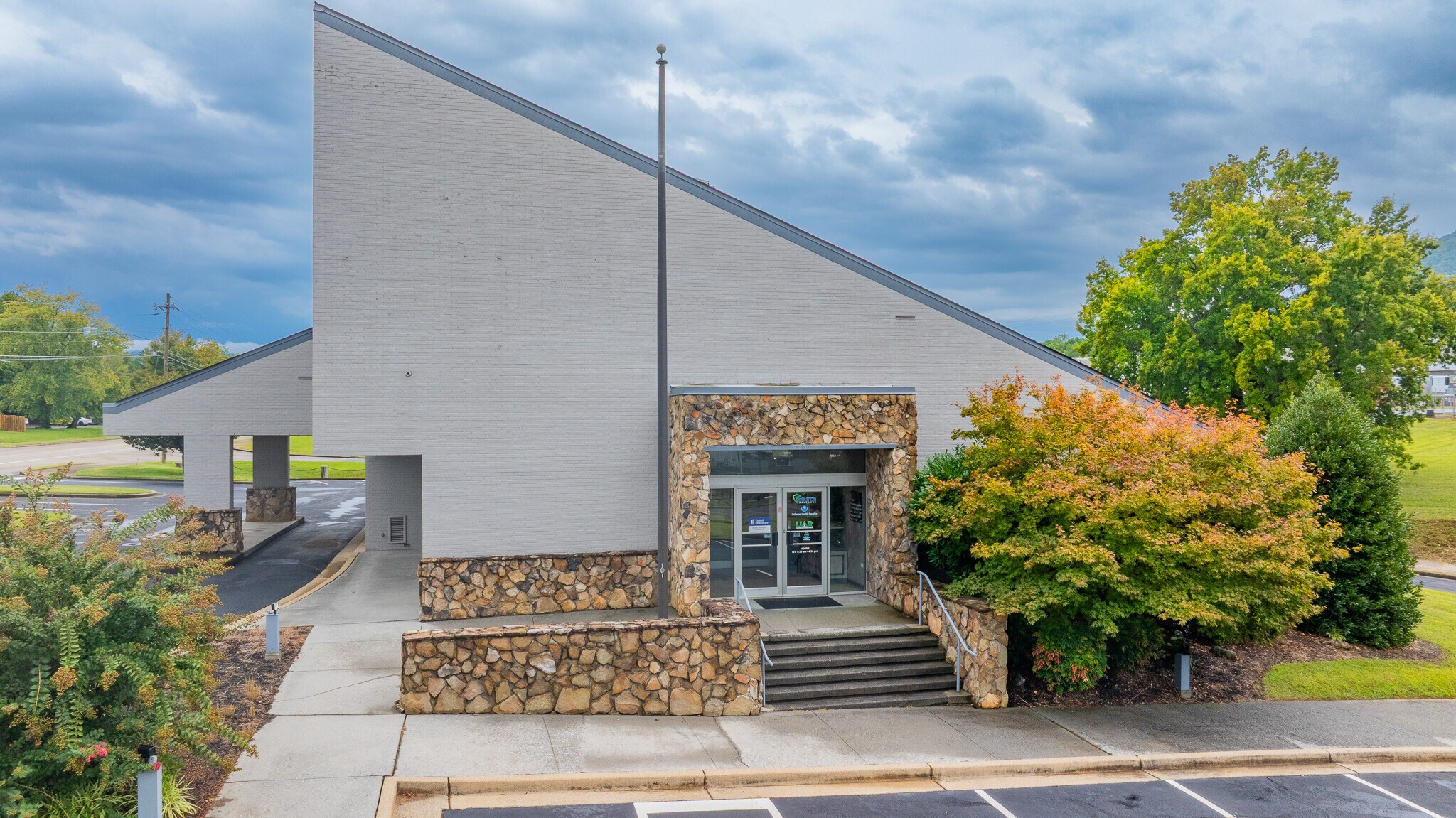 2710 S Roan St, Johnson City, TN à vendre Photo du bâtiment- Image 1 de 1