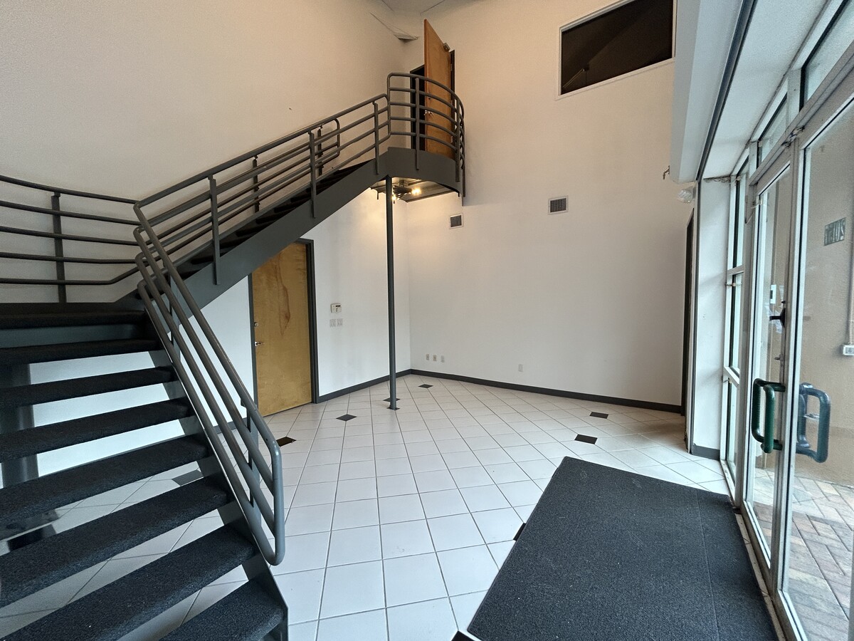 20101-20161 NE 16th Pl, Miami, FL 33179 - Unit 20157 -  - Interior Photo - Image 1 of 10