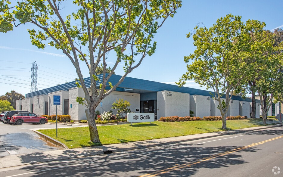 3500-3550 W Bayshore Rd, Palo Alto, CA for lease - Building Photo - Image 1 of 5