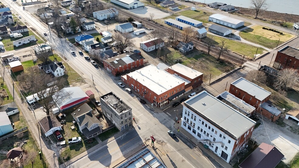 297 Oak St, Dallas City, IL for sale - Building Photo - Image 2 of 5