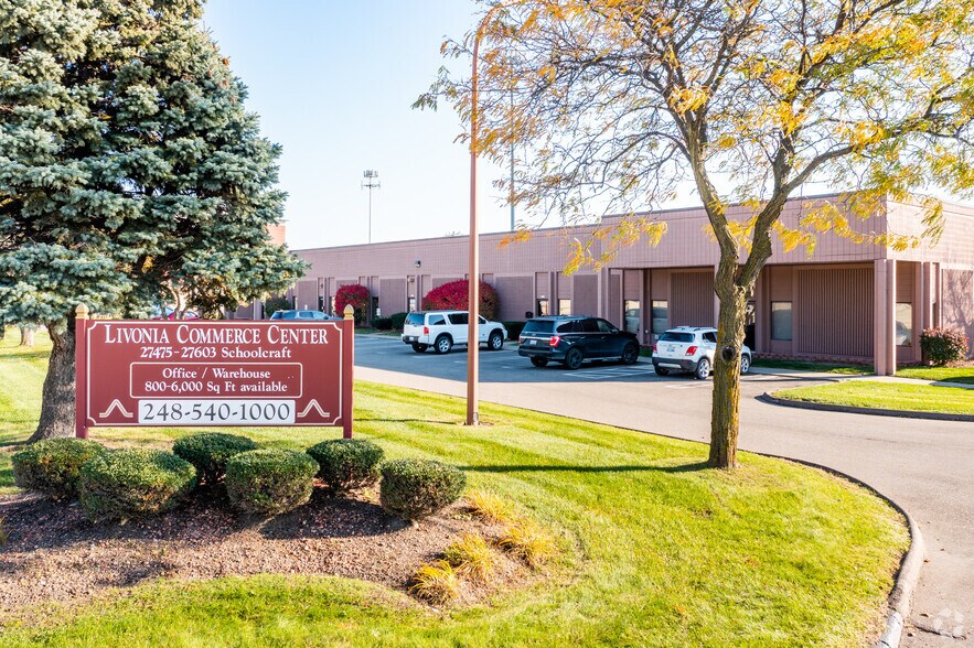 27475-27487 Schoolcraft Rd, Livonia, MI à louer - Photo du bâtiment - Image 2 de 10