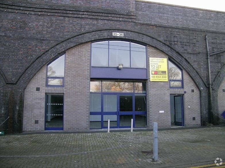 Alma Rd, Windsor à louer - Photo du bâtiment - Image 3 de 10