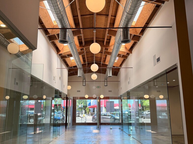 8226 W 3rd St, Los Angeles, CA à louer - Photo intérieure - Image 3 de 7