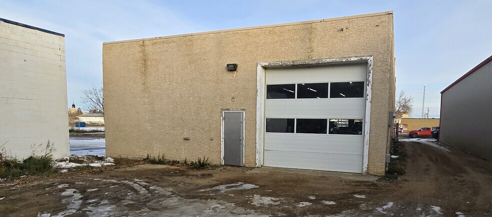 233 17th St W, Prince Albert, SK à vendre - Photo du bâtiment - Image 2 de 7