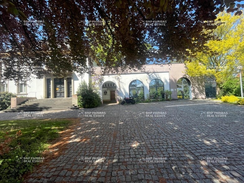 Industrial in Strasbourg for lease - Building Photo - Image 2 of 21
