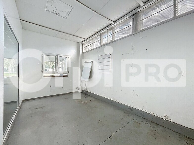 Retail in Creil for sale - Interior Photo - Image 3 of 9