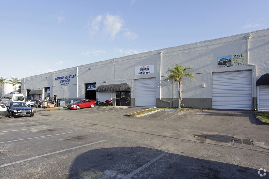 3989-4011 Pembroke Rd, Hollywood, FL à louer - Photo du bâtiment - Image 3 de 10