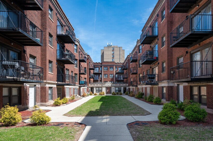 4627 S Drexel Blvd, Chicago, IL à vendre - Photo du bâtiment - Image 3 de 13