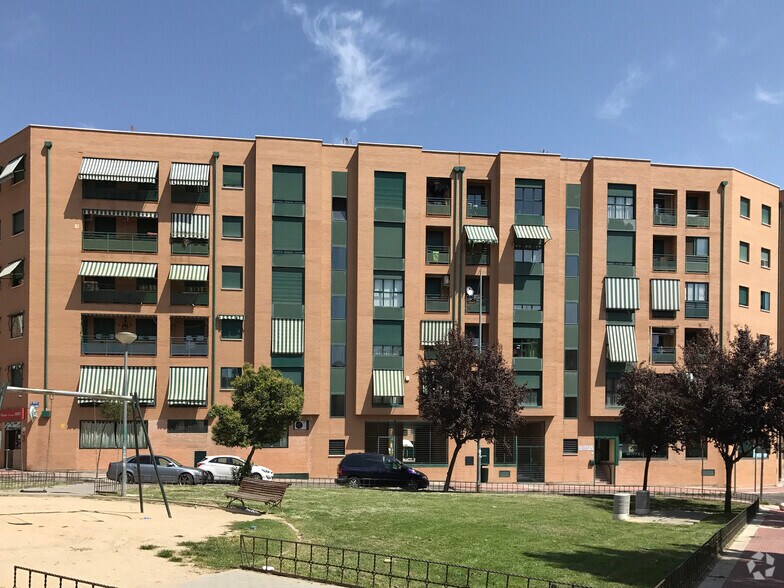 Immeuble residentiel dans Parla, Madrid à vendre - Photo du bâtiment - Image 2 de 2