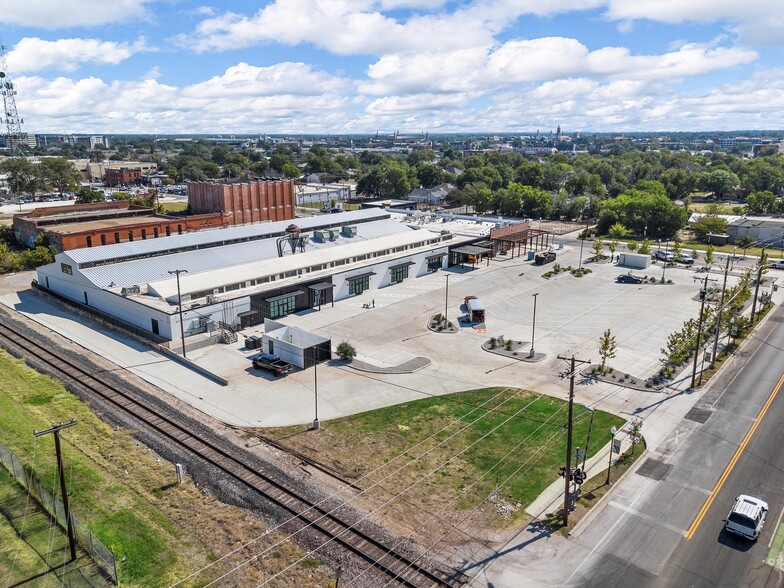 1001 Webster Ave, Waco, TX for lease - Primary Photo - Image 1 of 7