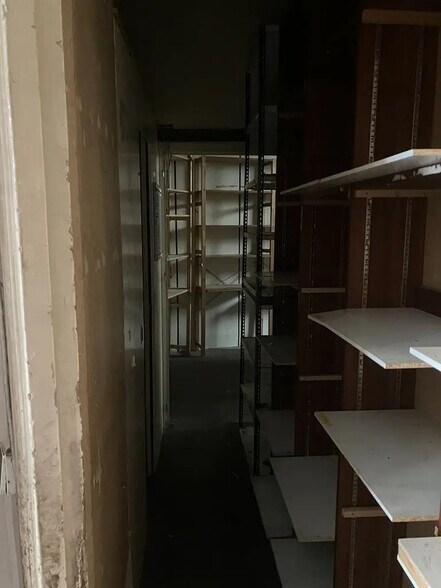 Retail in Paris for sale - Interior Photo - Image 3 of 7