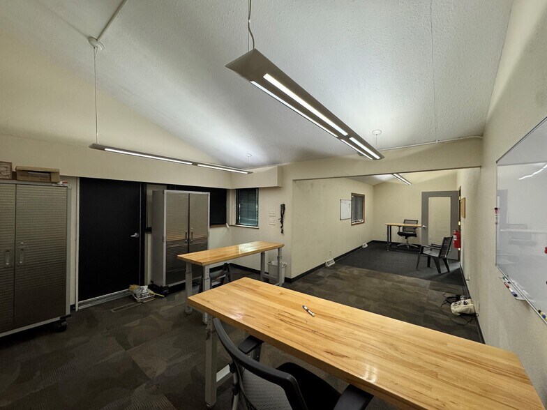 W229N2573 Duplainville Rd, Waukesha, WI à louer - Photo du bâtiment - Image 2 de 21