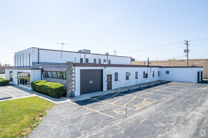 223 Interstate Rd, Addison, IL à vendre - Photo du bâtiment - Image 2 de 41