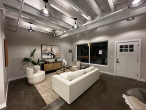 4 Oxford Rd, Milford, CT à louer Photo intérieure- Image 1 de 20