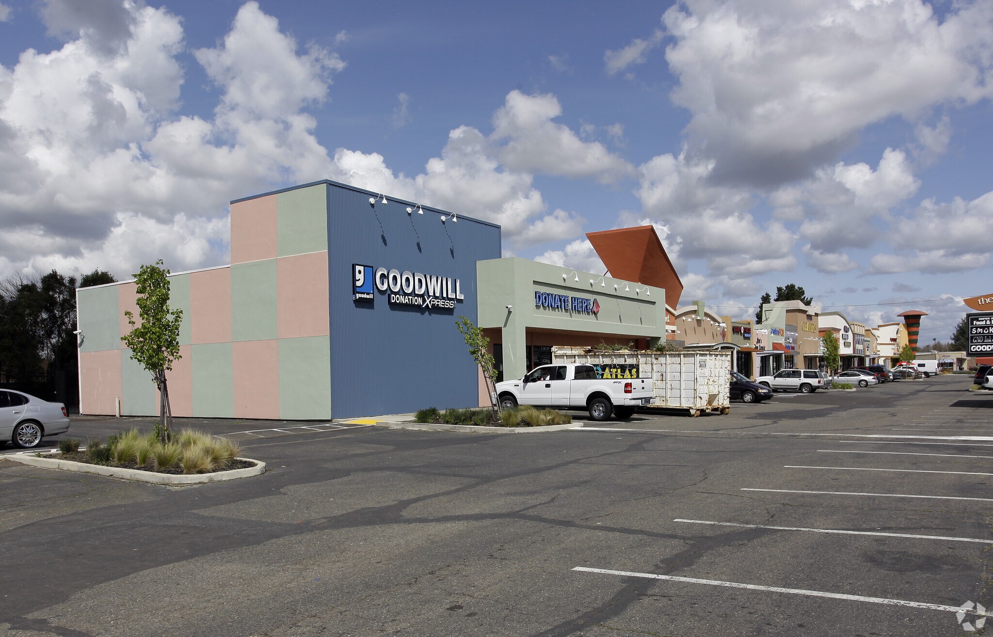 9657-9689 Folsom Blvd, Sacramento, CA for lease Building Photo- Image 1 of 8