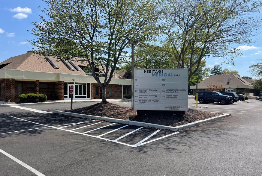 8926 Woodyard Rd, Clinton, MD à louer - Photo du bâtiment - Image 2 de 8