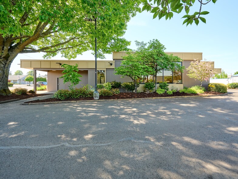 200 Center Ave, Molalla, OR for sale - Building Photo - Image 1 of 13