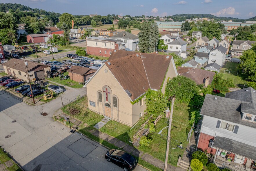 112 S 13th St, Jeannette, PA à vendre - Photo du bâtiment - Image 3 de 32