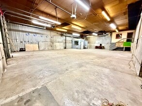 1001 Croxton Ave, Bloomington, IL for lease Interior Photo- Image 2 of 7