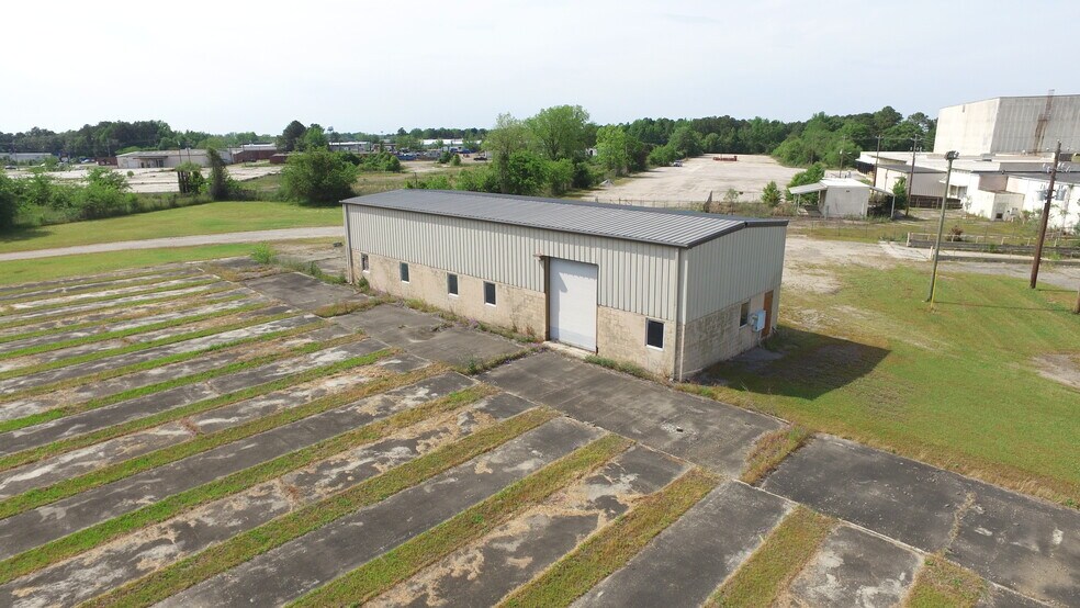 901 N Douglas St, Florence, SC à vendre - Photo du bâtiment - Image 2 de 7
