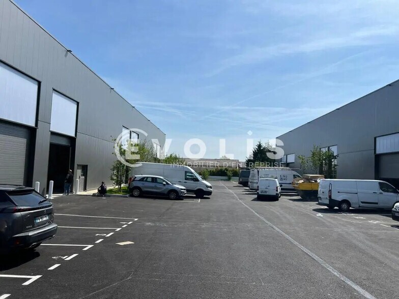 5 Chemin Des Platanes, Saint-Genis-Laval à vendre - Photo du bâtiment - Image 3 de 6