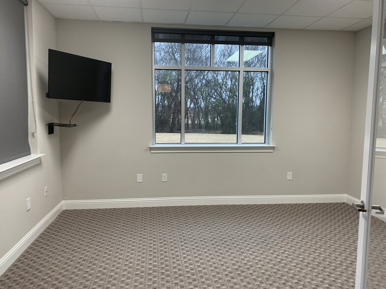 1402 S Custer Rd, McKinney, TX for lease - Interior Photo - Image 1 of 14