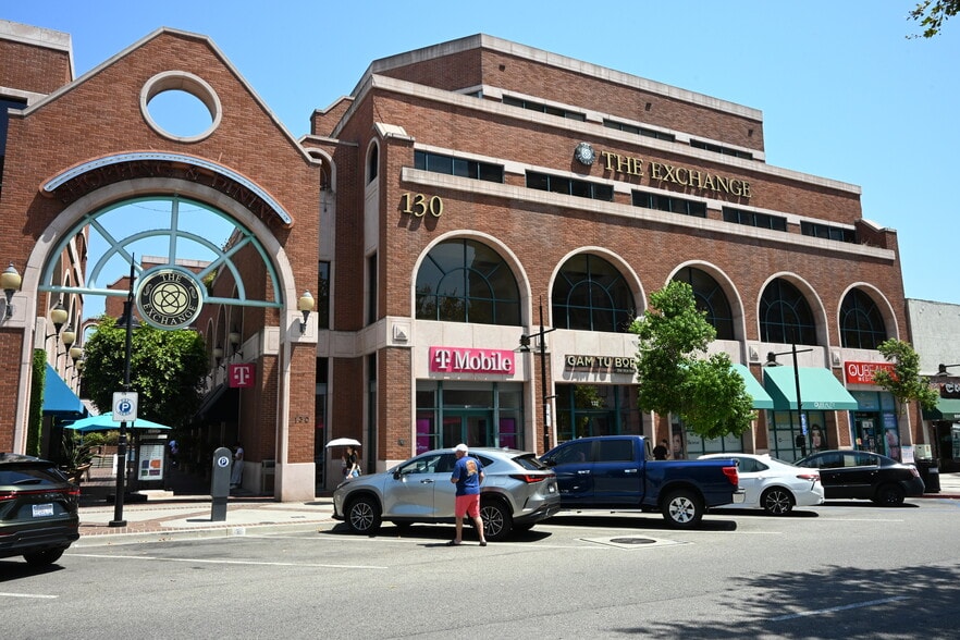 128-130 N Brand Blvd, Glendale, CA for lease - Building Photo - Image 2 of 8