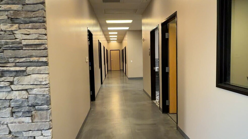 12455 N 92nd Dr, Peoria, AZ à louer - Vidéo sur l’inscription commerciale - Image 2 de 24