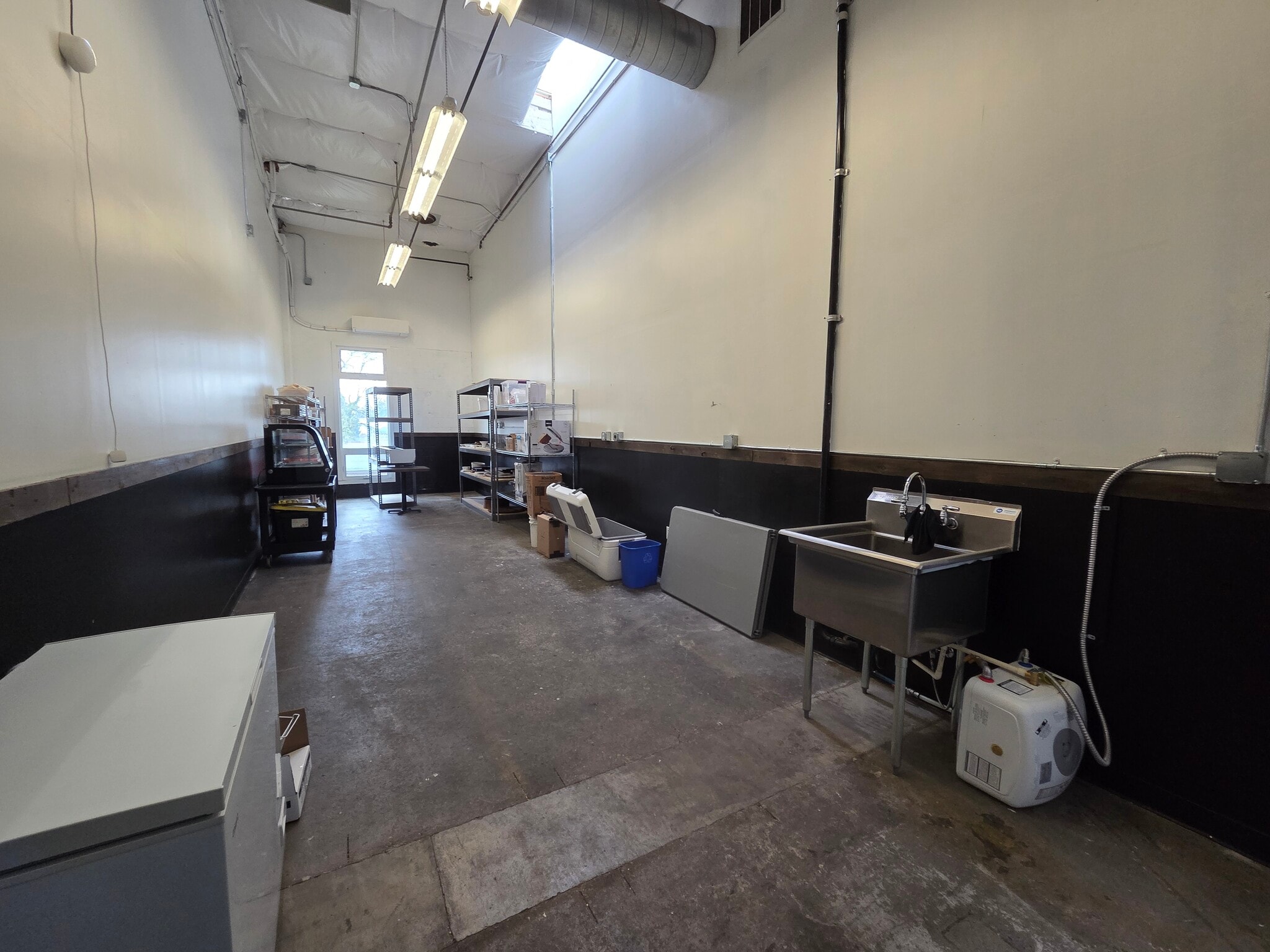 2195 Hyacinth St NE, Salem, OR for lease Interior Photo- Image 1 of 3