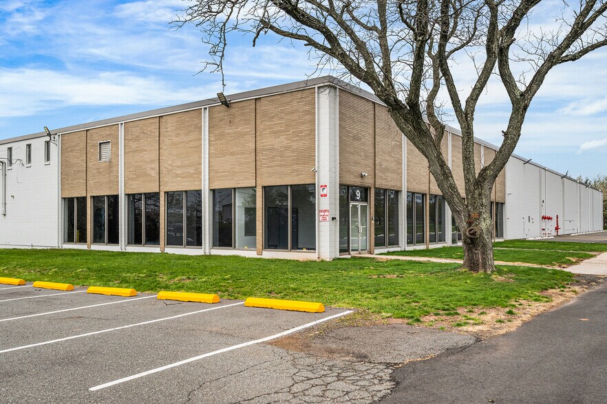 9 Taylor Rd, Edison, NJ à louer - Photo du bâtiment - Image 2 de 6