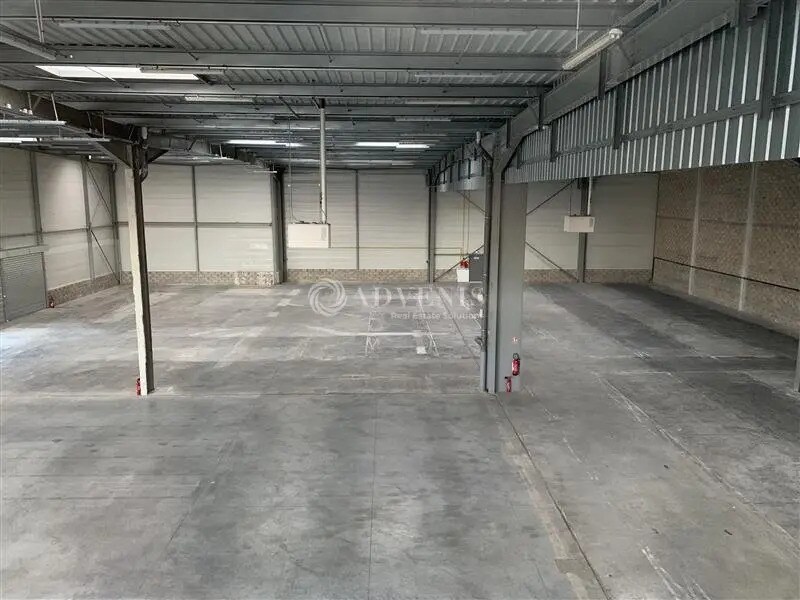 Industrial in Trappes for lease Building Photo- Image 1 of 4