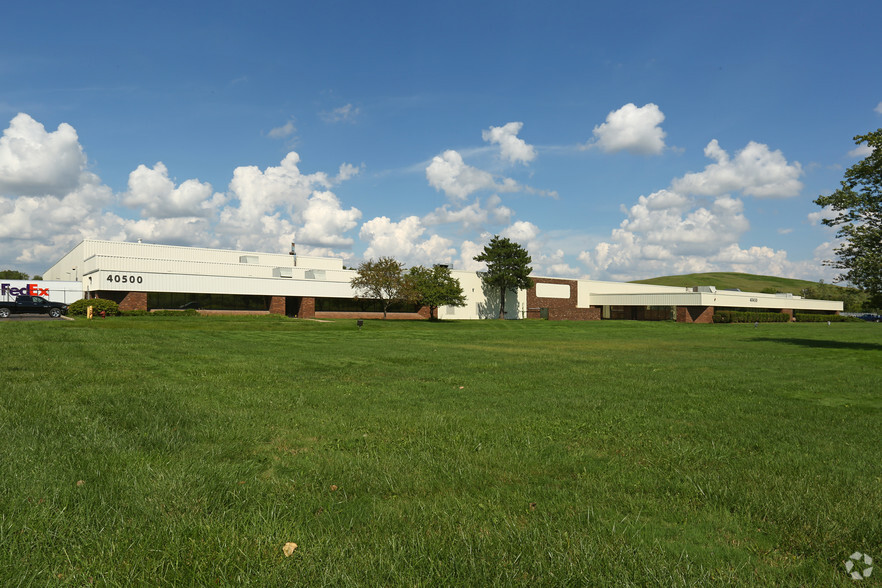 40430-40500 Van Born Rd, Canton, MI for lease - Primary Photo - Image 1 of 4