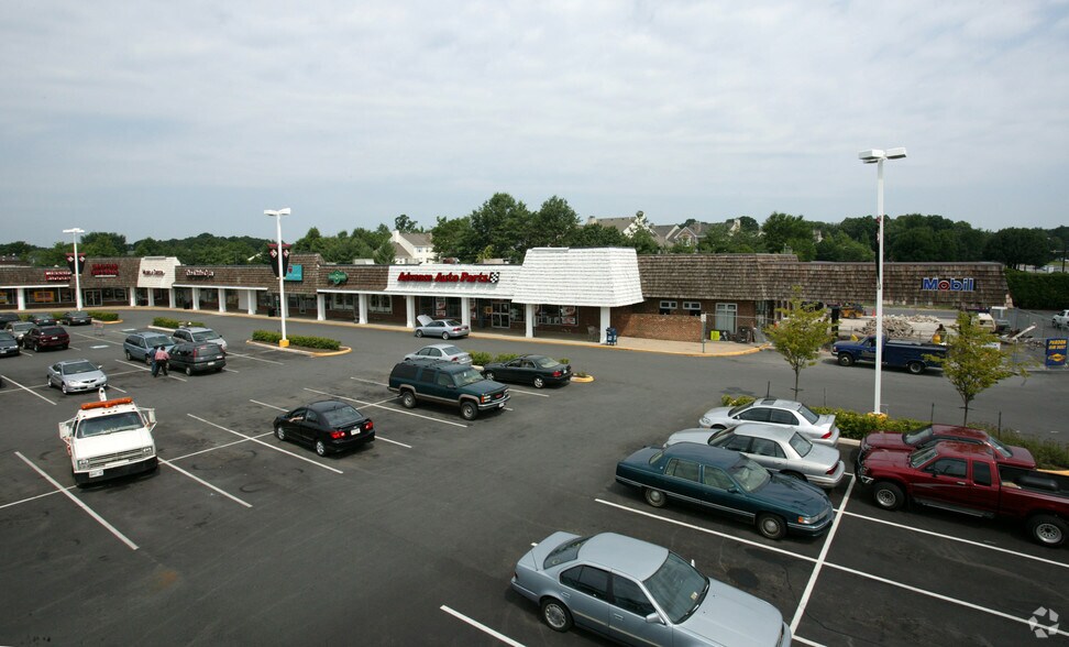 8040-8094 Rolling Rd, Springfield, VA à louer - Photo du bâtiment - Image 3 de 11