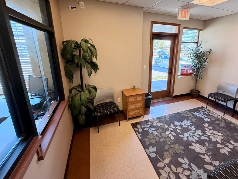 901 Cypress Creek Rd, Cedar Park, TX for lease - Interior Photo - Image 2 of 10