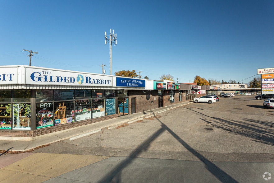 3 Building Portfolio portfolio of 3 properties for sale on LoopNet.ca - Primary Photo - Image 1 of 4