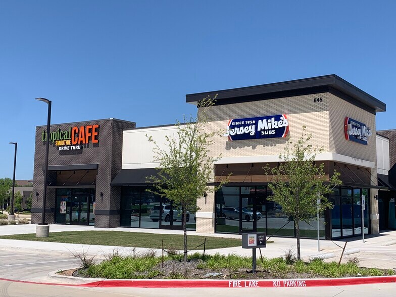 845 E NW Hwy, Grapevine, TX à louer - Photo du bâtiment - Image 2 de 3