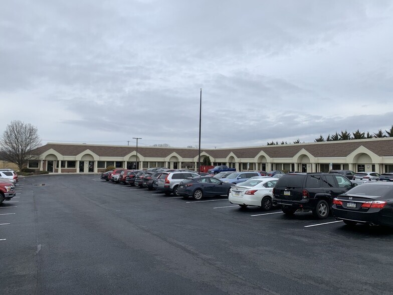 2211 Quarry Dr, West Lawn, PA à louer - Photo du bâtiment - Image 2 de 6