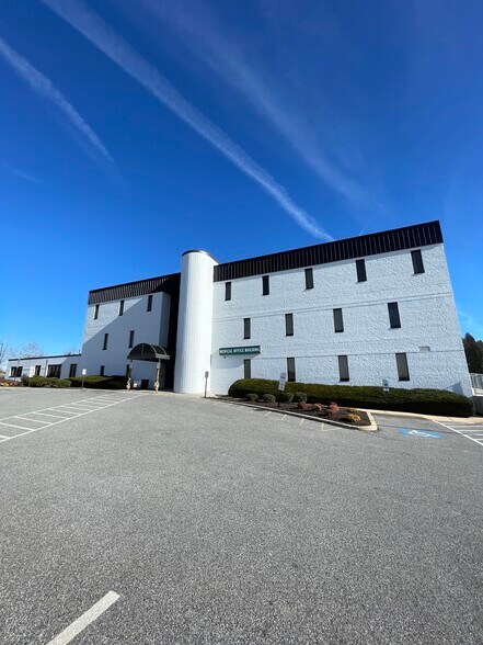 1011 W Baltimore Pike, West Grove, PA à louer - Photo principale - Image 1 de 2