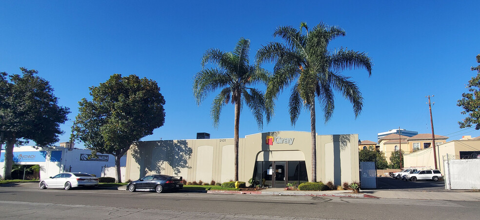 2131 S DuPont Dr, Anaheim, CA for lease - Primary Photo - Image 1 of 5