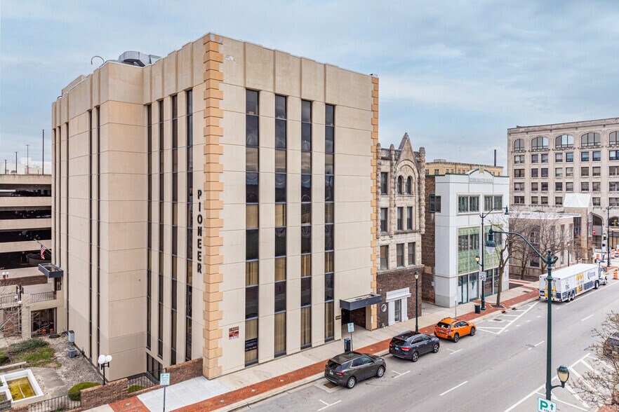 54 N Ottawa St, Joliet, IL for lease - Primary Photo - Image 1 of 6
