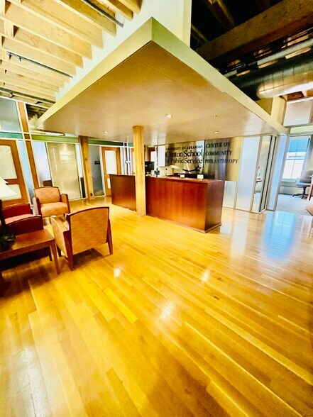 407 President Clinton Ave, Little Rock, AR à louer - Photo du bâtiment - Image 2 de 6