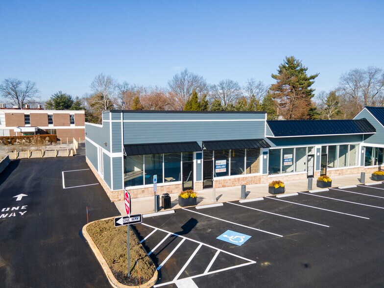 853-881 W Butler Pike, Ambler, PA à louer - Photo du bâtiment - Image 3 de 12