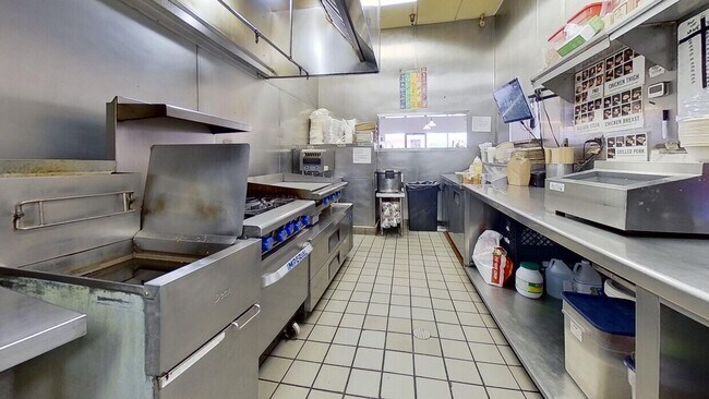 Plus de détails pour 488 E 17th St, Costa Mesa, CA - Commerce de détail à louer