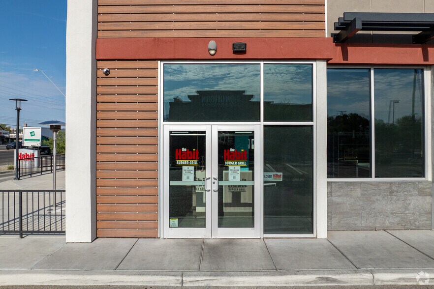 5721 E Broadway Blvd, Tucson, AZ à louer - Photo du bâtiment - Image 3 de 5