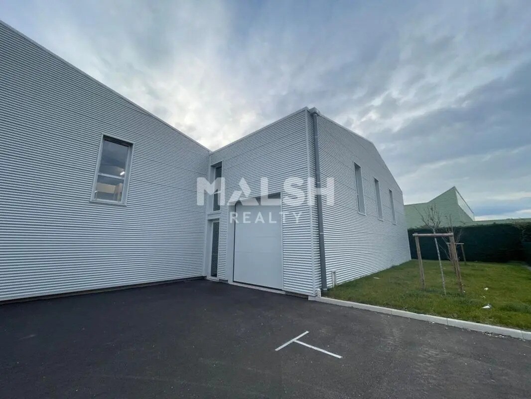 Flex in Chassieu for lease Building Photo- Image 1 of 8
