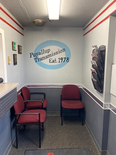 629 E Pioneer Ave, Puyallup, WA for lease - Interior Photo - Image 3 of 14