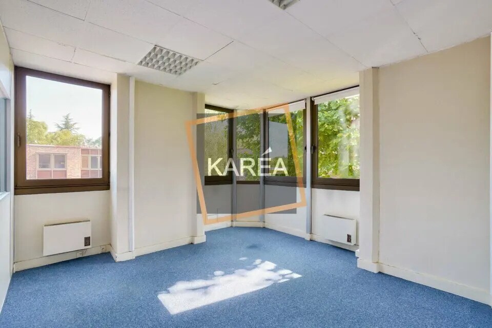Office in Croissy-Beaubourg for lease Interior Photo- Image 1 of 6