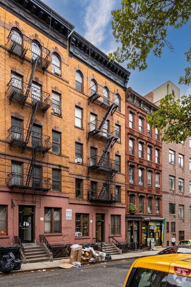 440 W 45th St, New York, NY à vendre - Photo du bâtiment - Image 3 de 5