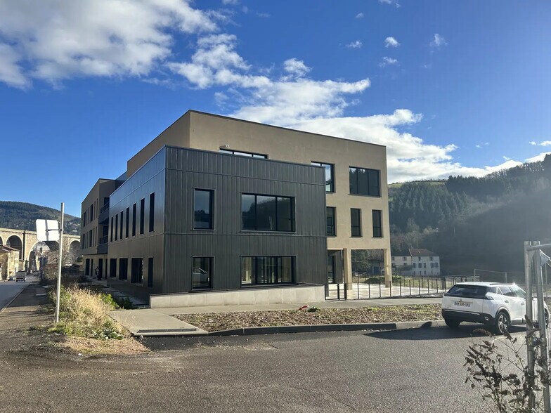 Bureau dans Tarare à louer - Photo du bâtiment - Image 3 de 12