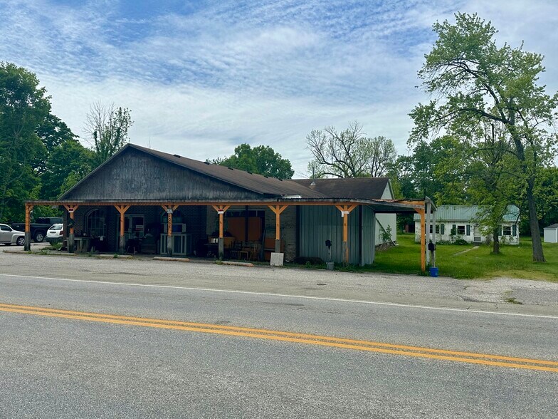 1025 Highway 150 NE, Palmyra, IN à vendre - Photo du bâtiment - Image 2 de 11